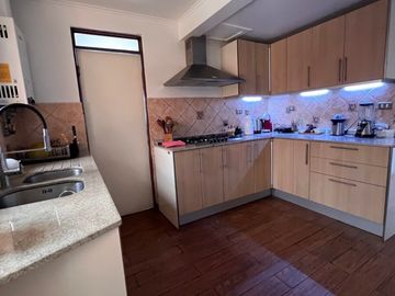 VENTA casa san Joaquin 3 dormitorios 3 baños , piscina y Quincho