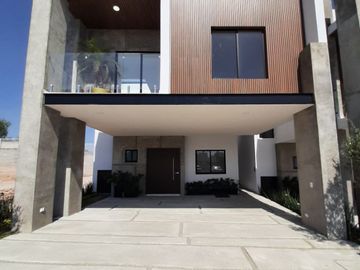 EXCELENTE RESIDENCIA AL SUR DE PACHUCA CON ROOF GARDEN