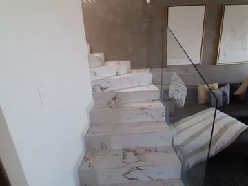 EXCELENTE RESIDENCIA AL SUR DE PACHUCA CON ROOF GARDEN