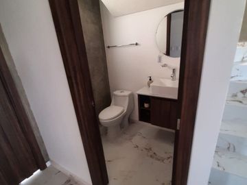 EXCELENTE RESIDENCIA AL SUR DE PACHUCA CON ROOF GARDEN