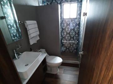 EXCELENTE RESIDENCIA AL SUR DE PACHUCA CON ROOF GARDEN