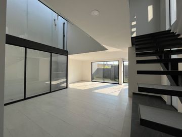CASA EN VENTA LOMAS DE ANGELOPOLIS PARQUE VARSOVIA