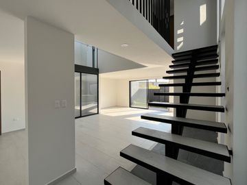 CASA EN VENTA LOMAS DE ANGELOPOLIS PARQUE VARSOVIA