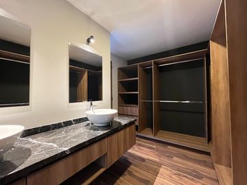 CASA EN VENTA LOMAS DE ANGELOPOLIS PARQUE VARSOVIA