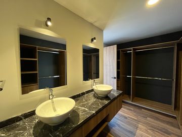 CASA EN VENTA LOMAS DE ANGELOPOLIS PARQUE VARSOVIA