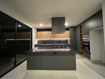 CASA EN VENTA LOMAS DE ANGELOPOLIS PARQUE VARSOVIA