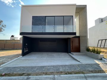 CASA EN VENTA LOMAS DE ANGELOPOLIS PARQUE VARSOVIA