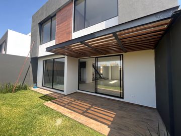 CASA EN VENTA LOMAS DE ANGELOPOLIS PARQUE VARSOVIA