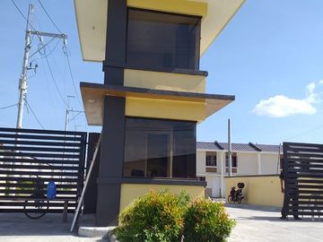 The 2-Bedroom Townhouse in Pearl Residences in Tanza