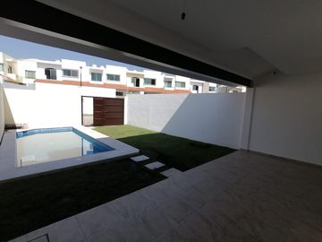 PREVENTA Casa nueva en venta con vigilancia, alberca propia, zona sur calida