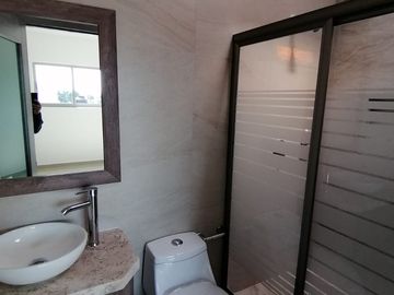 PREVENTA Casa nueva en venta con vigilancia, alberca propia, zona sur calida