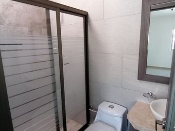 PREVENTA Casa nueva en venta con vigilancia, alberca propia, zona sur calida
