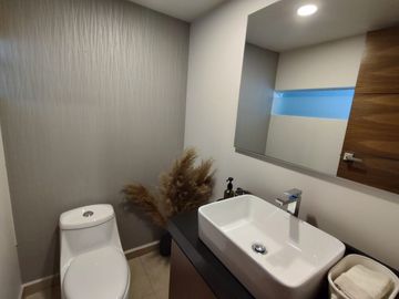 CASA EN VENTA REMODELADA CUAJIMALPA
