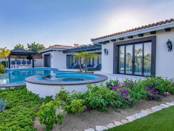 Casa vista a las montañas, alberca infinity privada, Jacuzzi, Fogata y cuarto de juegos, Pacific Ocean, Cabo San Lucas.