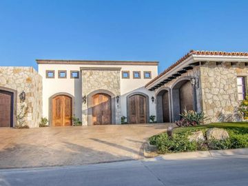Casa vista a las montañas, alberca infinity privada, Jacuzzi, Fogata y cuarto de juegos, Pacific Ocean, Cabo San Lucas.