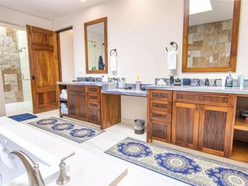 Casa vista a las montañas, alberca infinity privada, Jacuzzi, Fogata y cuarto de juegos, Pacific Ocean, Cabo San Lucas.