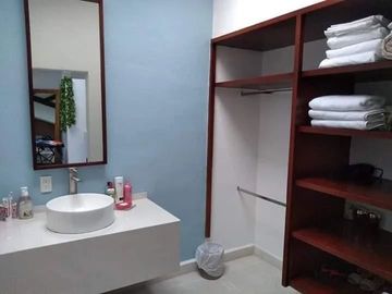 Tequesquitengo Casa en Venta a La Orilla del Lago 5 Recamaras, Alberca