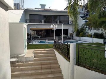 Tequesquitengo Casa en Venta a La Orilla del Lago 5 Recamaras, Alberca