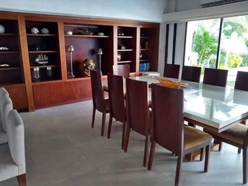Tequesquitengo Casa en Venta a La Orilla del Lago 5 Recamaras, Alberca