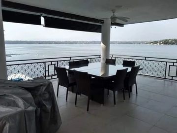 Tequesquitengo Casa en Venta a La Orilla del Lago 5 Recamaras, Alberca