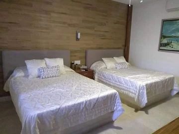 Tequesquitengo Casa en Venta a La Orilla del Lago 5 Recamaras, Alberca