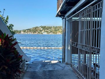 Tequesquitengo Casa en Venta a La Orilla del Lago 5 Recamaras, Alberca