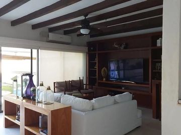 Tequesquitengo Casa en Venta a La Orilla del Lago 5 Recamaras, Alberca