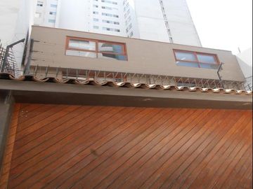 Vendo Casa con Licencia Para Oficina - Surquillo - $445,000