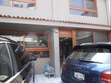 Vendo Casa con Licencia Para Oficina - Surquillo - $445,000