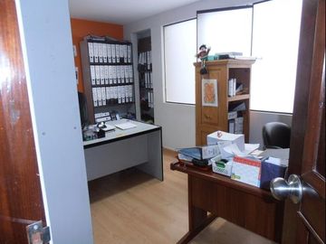 Vendo Casa con Licencia Para Oficina - Surquillo - $445,000