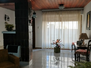 Casa Con Locales Comerciales (verónica, Partido De Punta Indio).