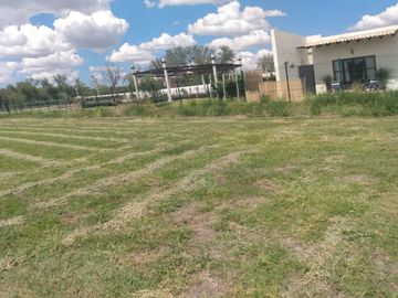 OPORTUNIDAD LUGAR DE EVENTOS CON VIÑEDO EN ZONA CAMPESTRE CERCA AL RIO LAJA EN UNA ZONA CON BASTANTE AGUA EN SAN MIGUEL DE ALLENDE,GTO