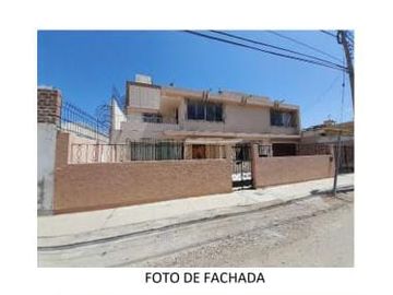 ID1081759 Vendo Casa De 3 Pisos En Av. El Ejercito.Barrio Particular Talara-Jrivera