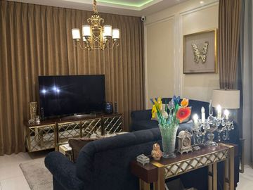 Rumah cantik dalam perumahan Serenia Hills Lebal Bulus Jaksel