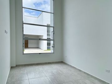 Extraordinaria casa en Kaoba de 134 m2 con 4 alcobas. Condina. Pereira - Colombia.