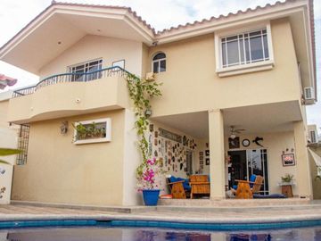 Casa de Venta en Urbanización Manta 2000, Manta, Manabí, Ecuador