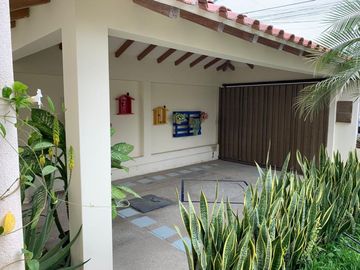 Casa de Venta en Urbanización Manta 2000, Manta, Manabí, Ecuador