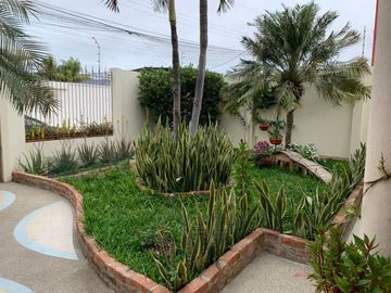 Casa de Venta en Urbanización Manta 2000, Manta, Manabí, Ecuador