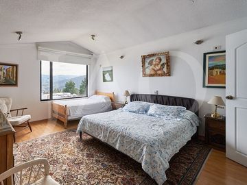 Oportunidad de Venta Casa Familiar de 4 Dormitorios – Sector San Juan, Cumbayá