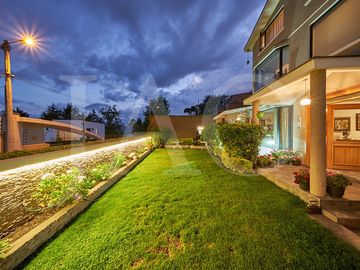 Oportunidad de Venta Casa Familiar de 4 Dormitorios – Sector San Juan, Cumbayá
