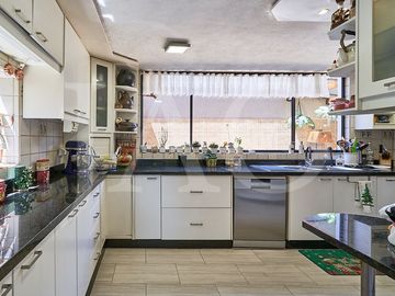 Oportunidad de Venta Casa Familiar de 4 Dormitorios – Sector San Juan, Cumbayá