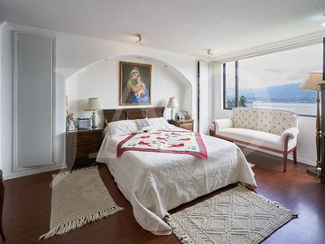 Oportunidad de Venta Casa Familiar de 4 Dormitorios – Sector San Juan, Cumbayá