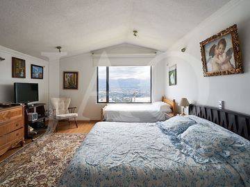 Oportunidad de Venta Casa Familiar de 4 Dormitorios – Sector San Juan, Cumbayá