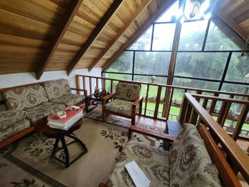 Hermosa finca de 10 Has en Nanegalito con casa de 200 m2 y río cristalino.