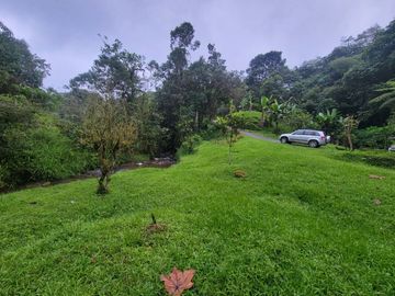 Hermosa finca de 10 Has en Nanegalito con casa de 200 m2 y río cristalino.