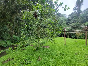 Hermosa finca de 10 Has en Nanegalito con casa de 200 m2 y río cristalino.