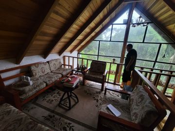 Hermosa finca de 10 Has en Nanegalito con casa de 200 m2 y río cristalino.