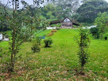 Hermosa finca de 10 Has en Nanegalito con casa de 200 m2 y río cristalino.
