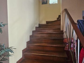 VENDO HERMOSA CASA 3 PLANTAS FRENTE A PARQUE SAN MIGUEL