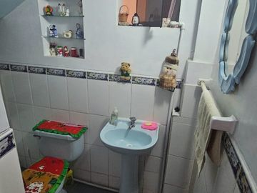 VENDO HERMOSA CASA 3 PLANTAS FRENTE A PARQUE SAN MIGUEL